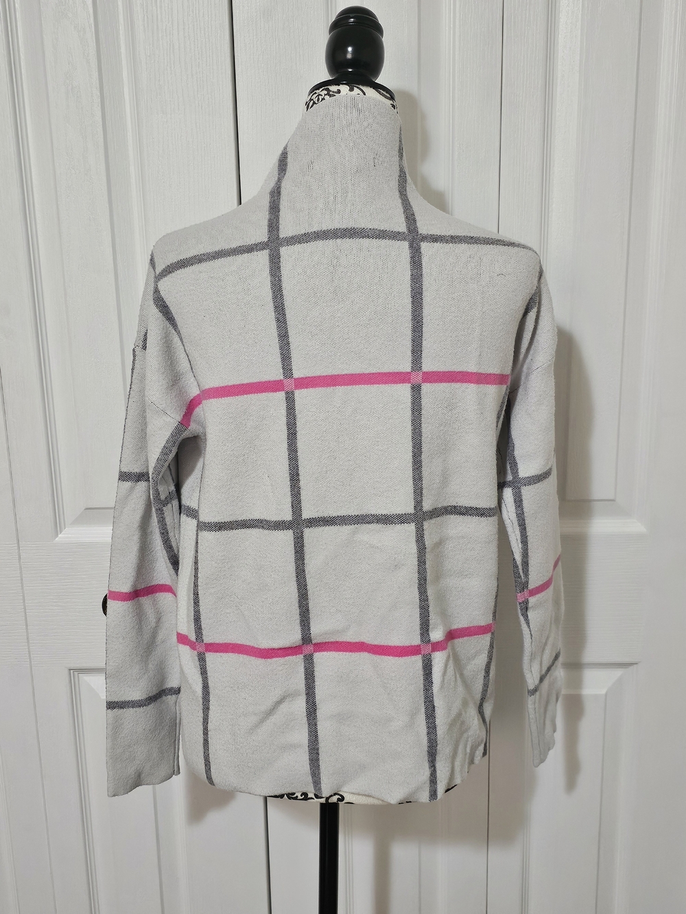 Tahari Gray Windowpane Plaid Knit Sweater Pink Accent - Size Small